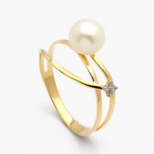 Anel em Ouro Amarelo com Pérola e Diamante
