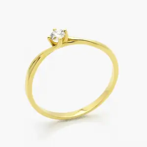 Anel Solitário em Ouro Amarelo com Diamante