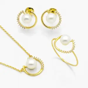 Brinco, Anel e Colar em Ouro Amarelo com Pérola e Diamante