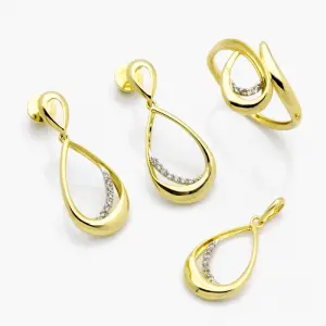 Brinco, Anel e Pingente em Ouro Amarelo com Diamante