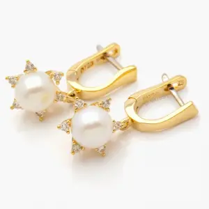 Brinco em Ouro Amarelo com Pérola e Diamante